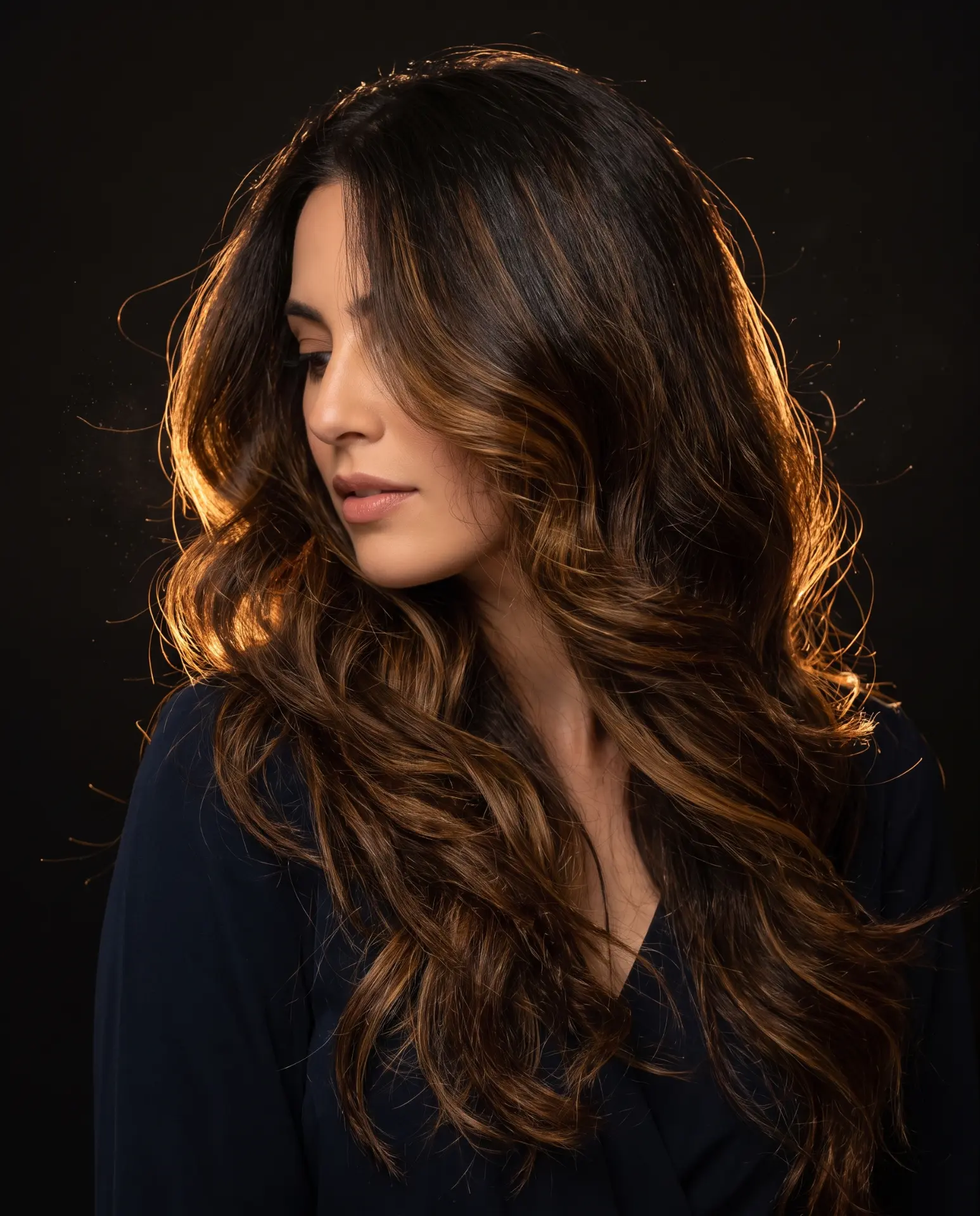 Peinado de ondas largas con brillo